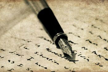 Ein Füller schreibt mit Tinte auf einem Pergament. (Foto: flickr.com / Joel Montes de Oca / CC BY 2.0)