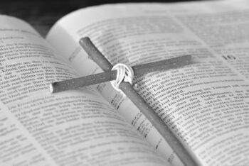 An Karfreitag heißt es, die dunkle Seite Gottes hinzunehmen, die wir so gar nicht lieben. Foto: Pixabay