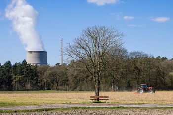 Das Atomkraftwerk Emsland in Lingen wird am 15. April 2023 als eines der letzten drei noch laufenden Atomkraftwerke in Deutschland abgeschaltet. Foto: epd-bild/Detlef Heese