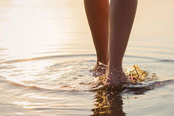 Der Sonntag Quasimodogeniti steht für: Wir kommen neu zur Welt. Gott stellt uns vom Kopf auf die Füße. Foto: Pixabay