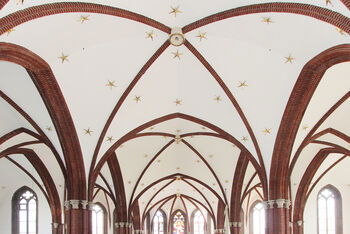Da berühren sich Himmel und Erde – zum Beispiel in der Christuskirche Hannover, in dem der Mädchenchor Hannover und das Internationale Kinder- und Jugendchorzentrum zu Hause sind. Foto: Heinz Köhrmann