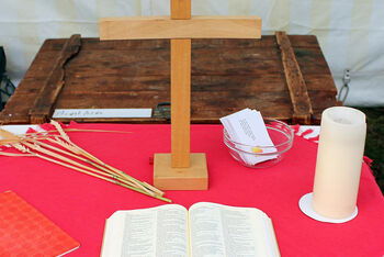 p_epd_bibel,kreuz,kerze