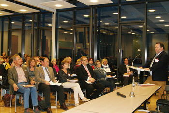 Zuho╠êrer und Helfried Basse