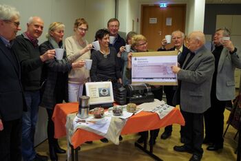 Spendenuebergabe_Freudenmahl_Himmelsthür