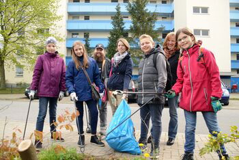 Kinderbischoefe_sammeln_Muell_in_Winsen_Bild_2 Foto Wilfried Staake
