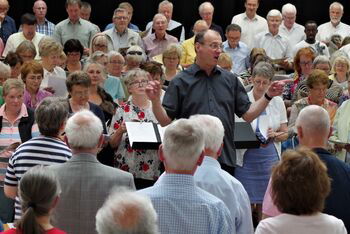 Choere_auf_dem_Koenigsweg