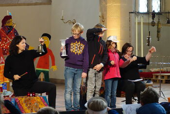 Almut Lustig (l), Silke Lindenschmidt (2)_Kinder werden zu Schiffsbesatzung