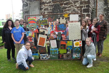 Schüler Friedensmahnmal_IGS Bothfeld 