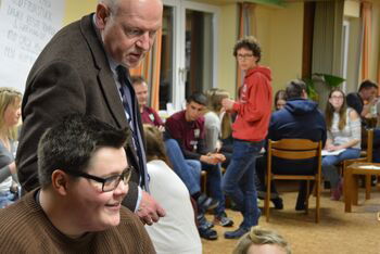 Sprengeljugendkonvent_Lasup Gorka mit Kleingruppe