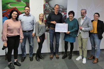 Familien in Not_Scheckuebergabe