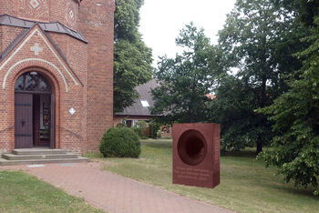 Schweringen_Foto Montage_Nuernberger Kuenstler_Nazi-Glocke