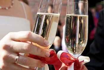 Hochzeit_Sekt_Paar mit Ring