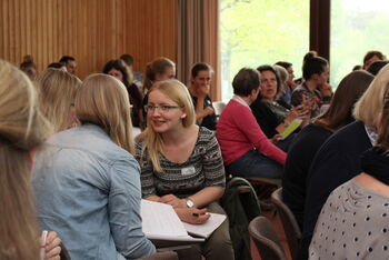 PM RPI Treffpunkt Studierende_im Gespraech