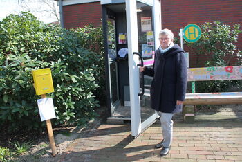 "Leitung zu Gott" - besondere Telefonzelle in Debstedt