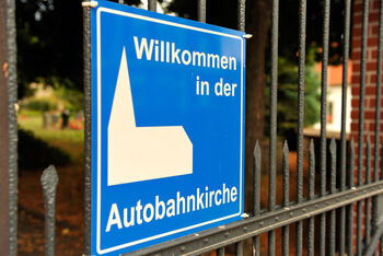 Autobahnkirche_Schild_Willkommen