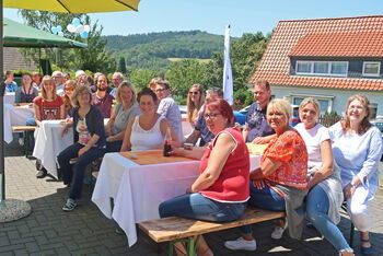 Haus Barthimaeus_Himmelsthuer_Bad Salzdetfurth_Gruppe auf Terrasse