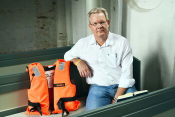 KG Winsen_Rettungsweste in Kirchenbank_Pastor