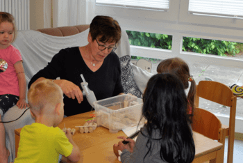 Sprengelfruechte OS_KiTA Quakenbrueck_Basteltisch Kindergruppe