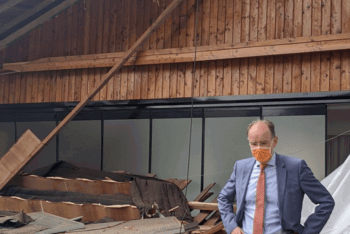 Dacheinsturz Havelse_Landesbischof_Truemmer