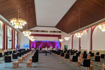 Landessynode 2020_Blick in Raum_Corona Bedingungen