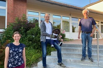 Saska Ogoniak,Olaf Schröder, Ulrich Ohm - Tansiania Initiative (1)