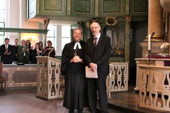 Regionalbischof Brandy und KV Winkelmann_Verleihung Silbernes Facettenkreuz