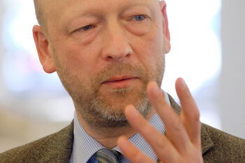 Johann Hinrich Claussen_ernst_im Gespraech