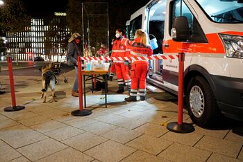 Kaeltebus_Johanniter_Hannover_Essensausgabe