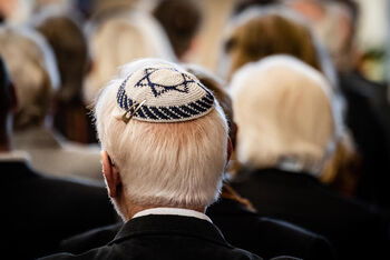 Symbolbild_Judentum_Mann mit Kippa