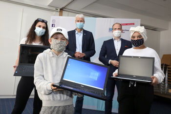 Diakonisches_Werk_Laptop_Spenden_Vjollca_Nico_Tala_Q01_ml