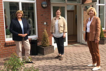 ZfS_Sondervikarin Blumröder_Angela Grimm_Gruppenfoto