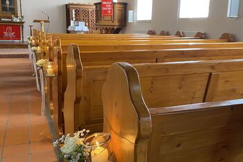 Einweihung-Kirche Berumerfehn-Baenke-Foto-Hanna Kuehn-a