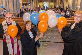 Die beiden großen Kirchen haben mit einem Gottesdienst im Osnabrücker Dom die „Woche für das Leben“ eröffnet (von links): der katholische Weihbischof Johannes Wübbe, EKD-Ratsvorsitzende Annette Kurschus und Regionalbischof Friedrich Selter. Foto: Detlef Heese