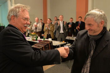 haendeschuetteln_schneider