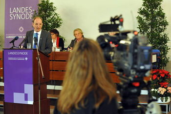 Ralf Meister und Fernsehkamera