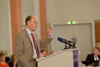 landesbischof_seitlich