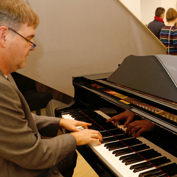 e5_pianist