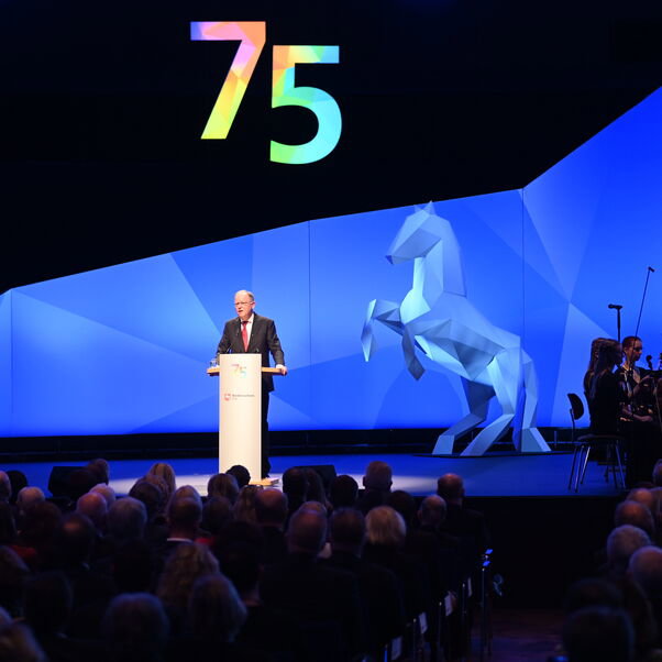 Ministerpräsident Stephan Weil beim Festakt zum 75. Geburtstag des Bundeslandes. (Foto: Staatskanzlei / Hauke-Christian Dittrich)