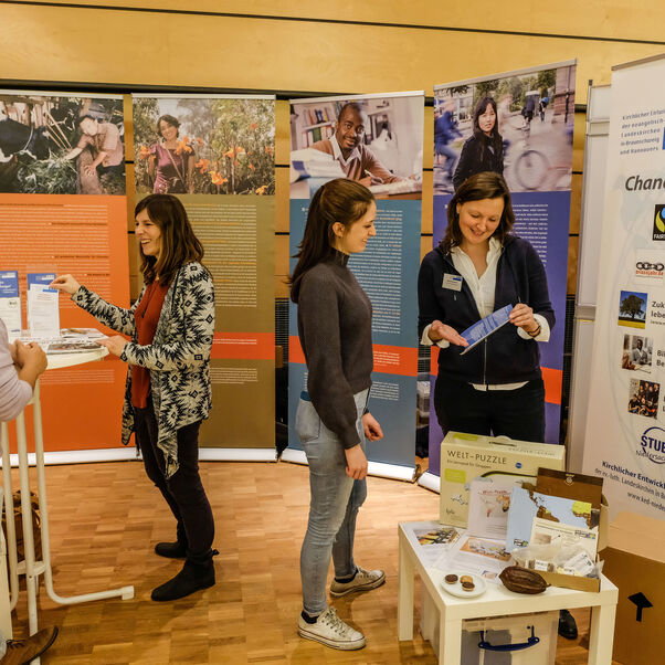 Infostände und Workshops erlaubten Einblicke in viele spannende Themengebiete. Foto: Jens Schulze