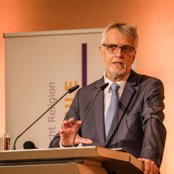 Martin Junge, Generalsekretär des Lutherischen Weltbundes, ermunterte die Besucherinnen und Besucher zu Zivilcourage und Weltoffenheit: "Lokales Leben lässt sich nicht von globalen Zusammenhängen isolieren." Foto: Jens Schulze