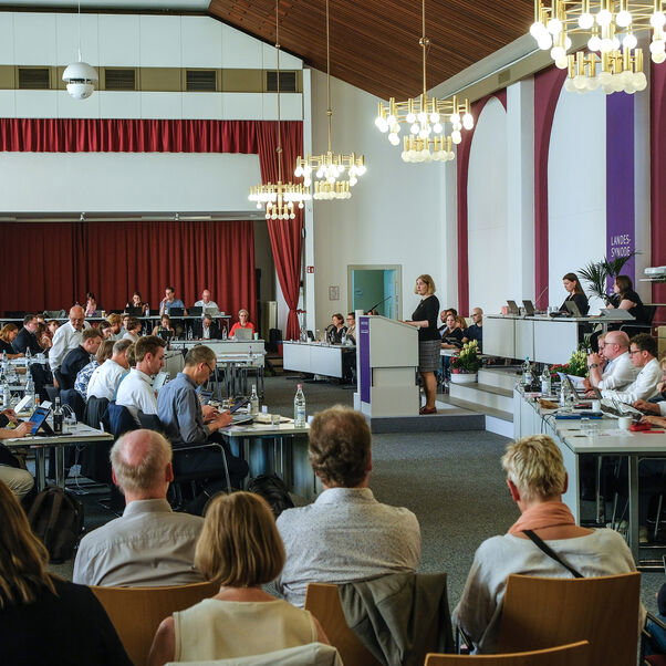 Ein gefüllter Sitzungssaal