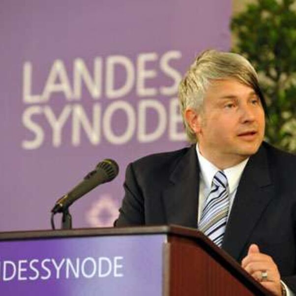 Der Vorsitzende des Landessynodalausschusses Jörn Surborg beim Tätigkeitsbericht