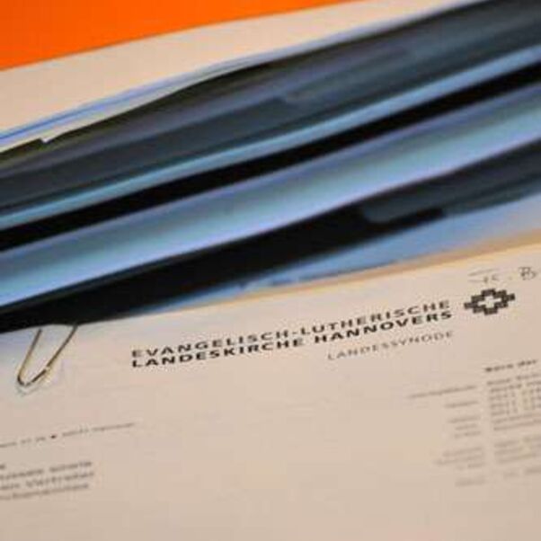 In der Landessynode im Gebrauch: die neue Wort-Bild-Marke