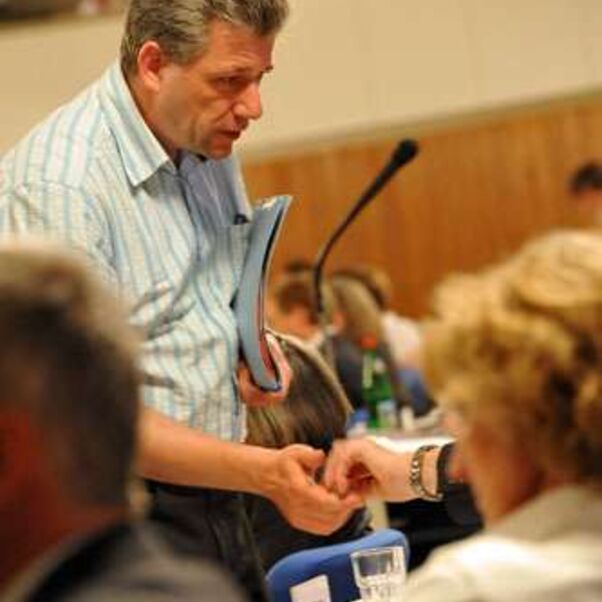 Synodenarbeit "Hand in Hand" durch Andreas Böttiger, Saaldienst