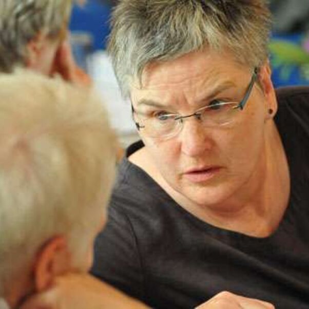 Gedankenaustausch ist der Anfang jeder Entscheidung, hier Kerstin Dede (Hannover) im Gespräch 