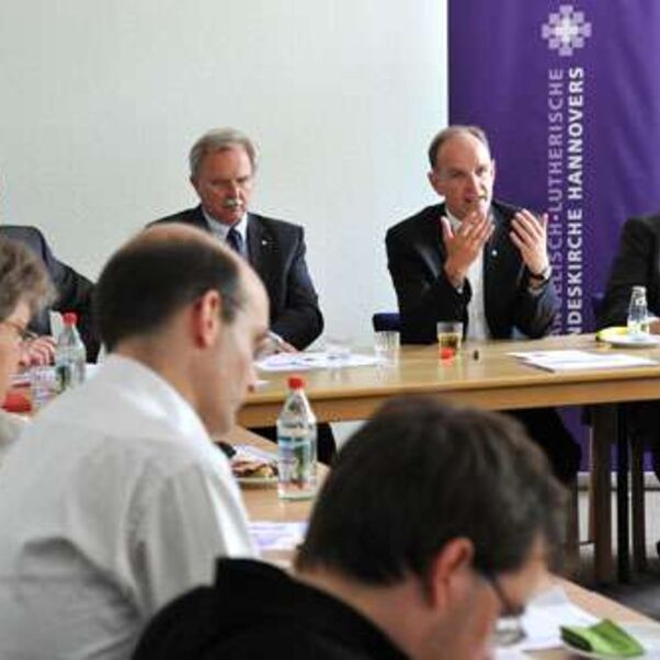 Pressekonferenz mit Ralf Meister (2. v.r.)