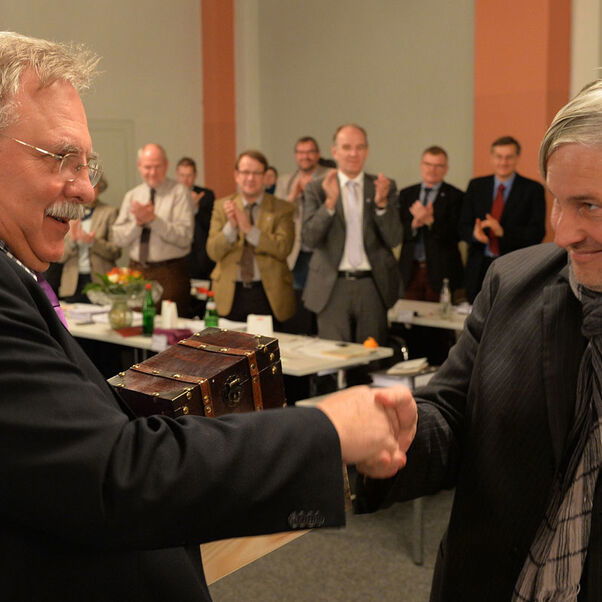 haendeschuetteln_schneider