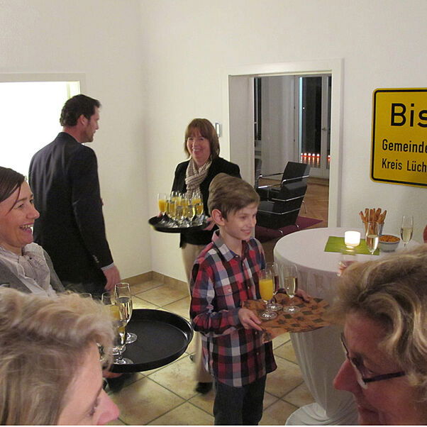 be_begruessung_team_familie