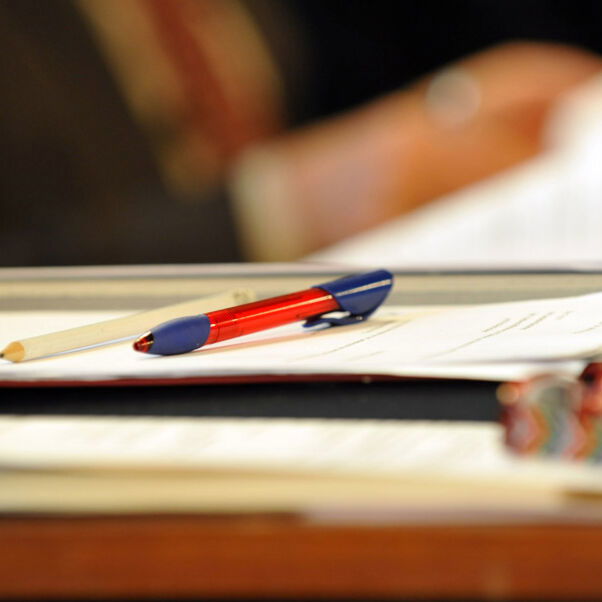 Bleistift und Kugelschreiber