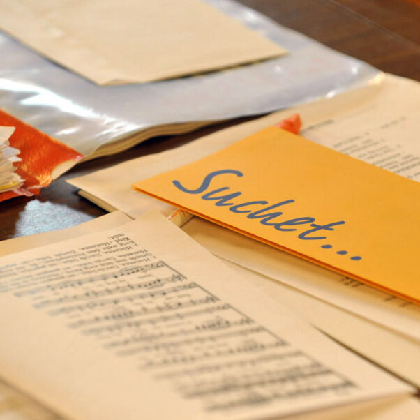 Faltblatt "Suchet" auf vielen Dokumenten